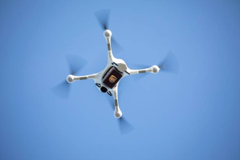 USA : UPS lance le transport d’échantillons biologiques par drone